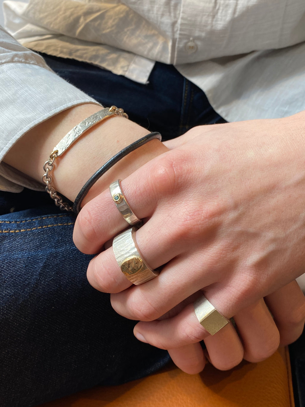 Rustik ring med 18 kt oval guld plade