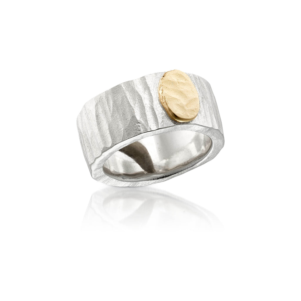 Rustik ring med 18 kt oval guld plade